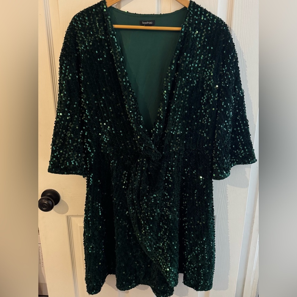 Boohoo Green Velvet Sequin Twist Wrap Mini Dress Size 18